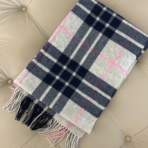 J. Crew 100% Wool 2’x 6’. Wrap yourself up in warmth. Excellent condition.